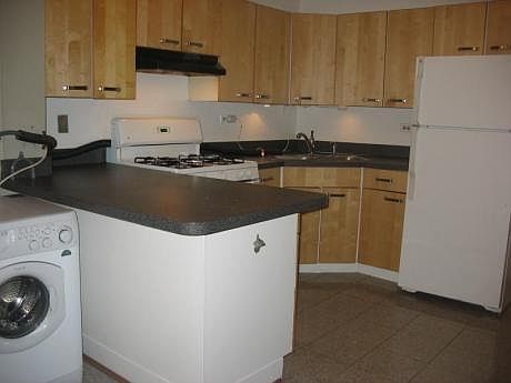 Kitchen (new stainless steel fridge not shown)