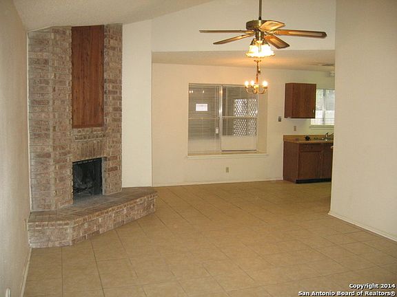 4th image of 818 Meadow Arbor Ln