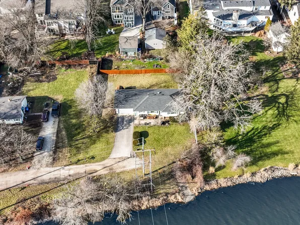 502 N River Ln, Geneva, IL 60134