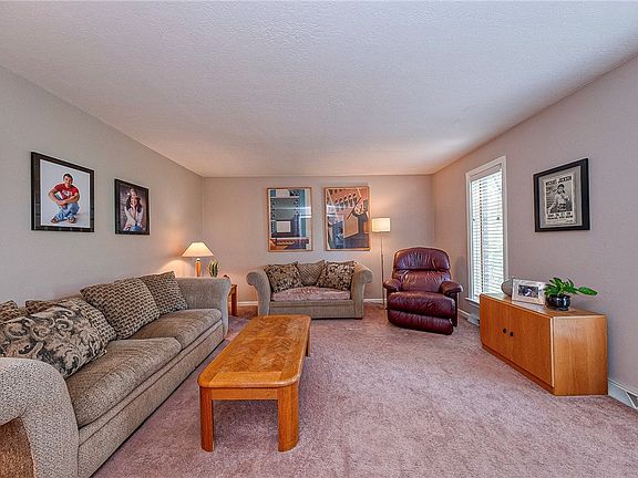 4th image of 114 Northbrook Dr