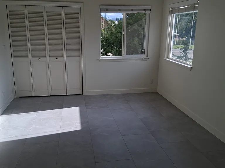 515 W State St — Photo 5