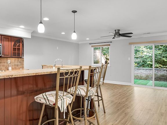 4th image of 131 Woodgate Ln #21