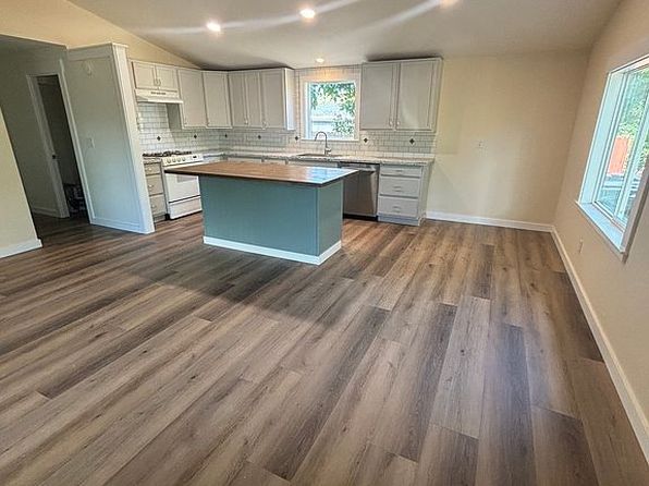 3075 Lakeshore Blvd Unit 10