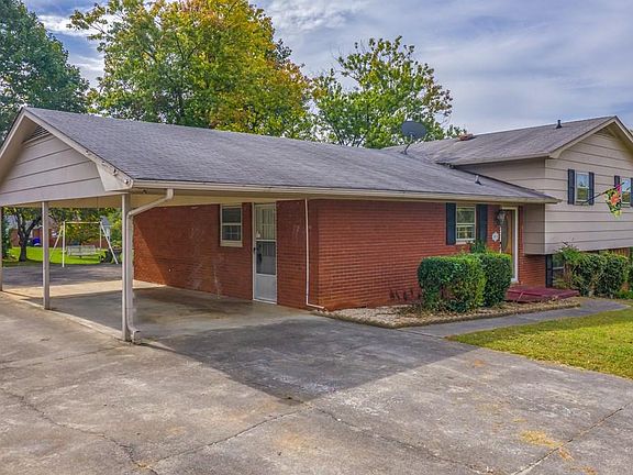 3rd image of 3018 Camilla Ave