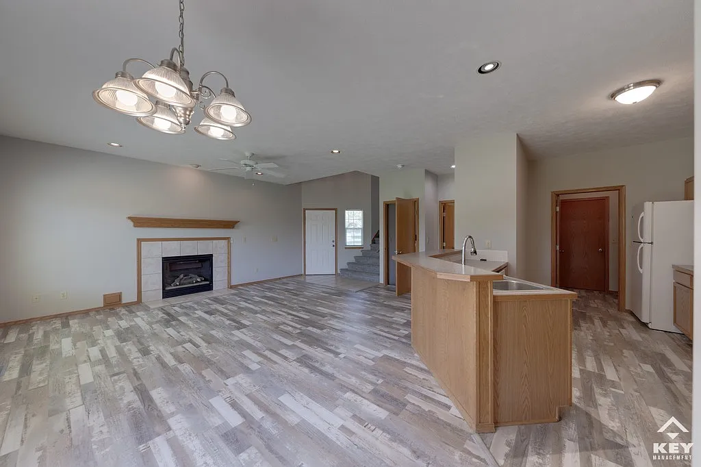 3 bed, 2.5 bath, 1726 sqft, $1,750 — Photo 4