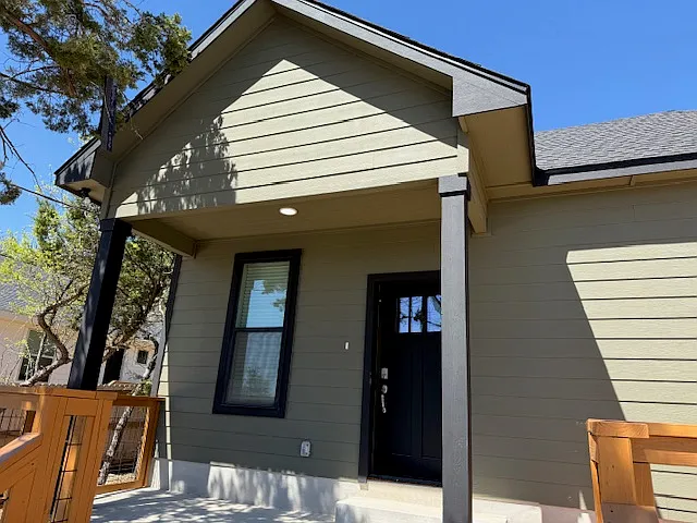 1475 Bonnyview Dr — Photo 3