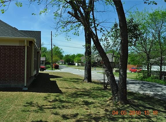 4th image of 1010 Oak St