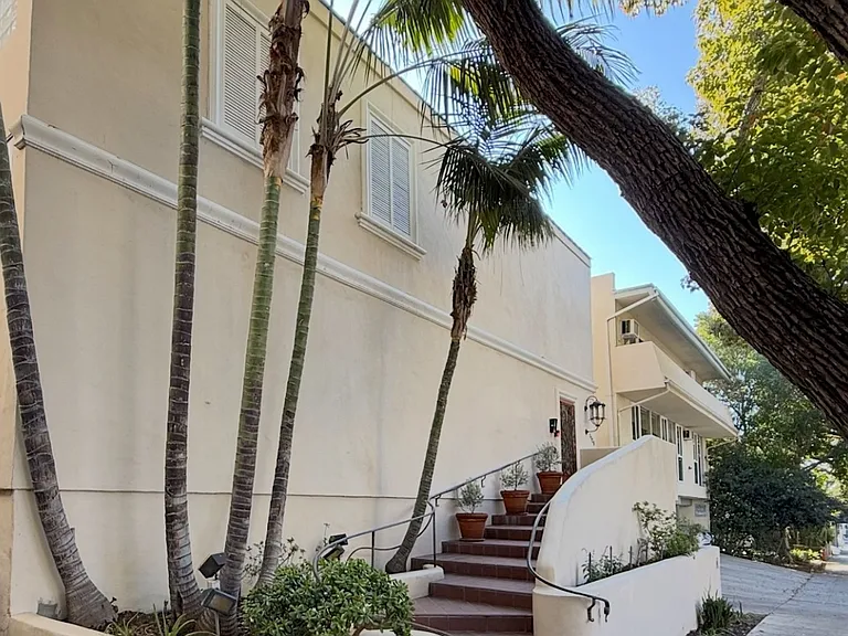 1120 N Flores St #5 — Photo 2