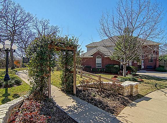 5th image of 2701 White Oak Dr