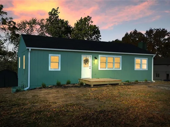 2118 N Whitney Rd, Independence, MO 64058