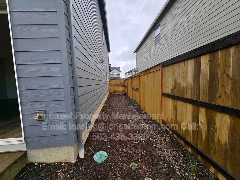 412 Lost Lake St NE — Photo 33
