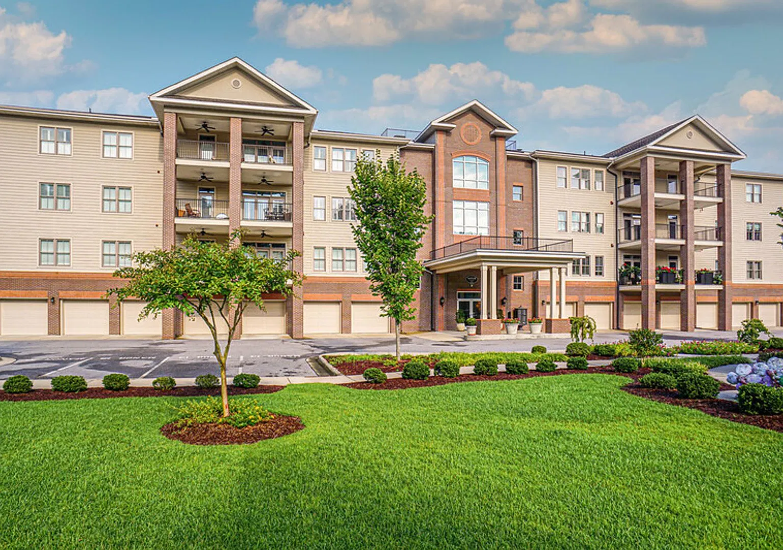 Parkview Condominiums — Photo 2
