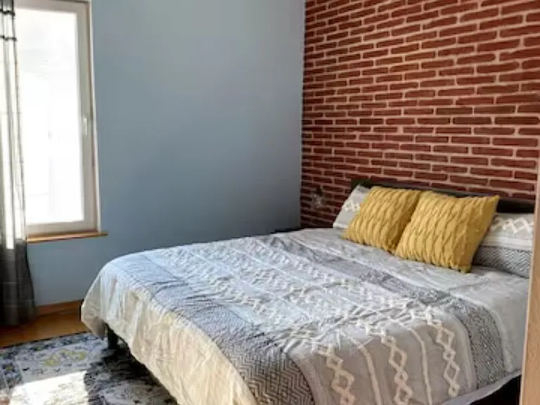 E 22nd St — Photo 8