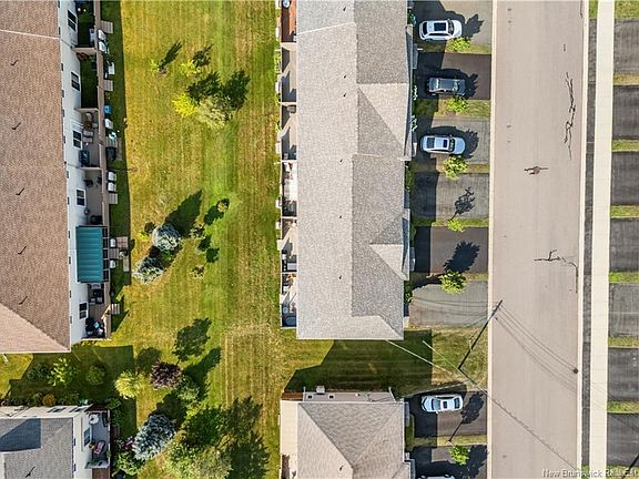 3rd image of 147 Damien St
