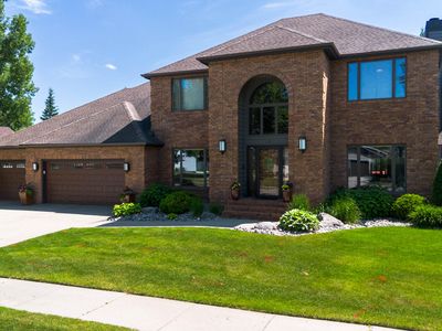 285 Grassy Hills Ln, Grand Forks, ND, 58201
