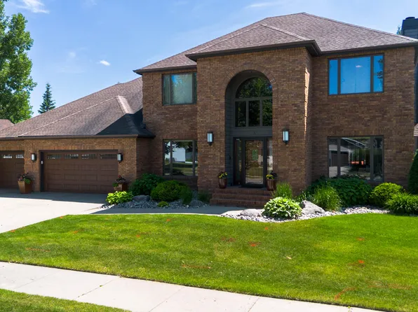 285 Grassy Hills Ln, Grand Forks, ND 58201