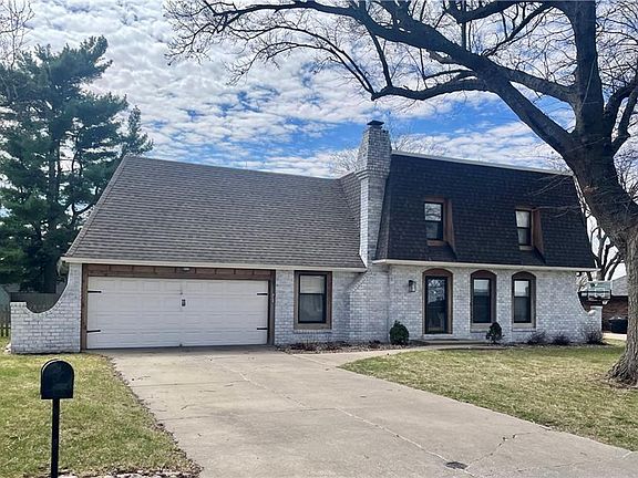 4th image of 154 N Sunset Dr