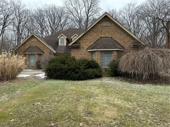 3629 Hummingbird Hill Dr, Poland, OH 44514
