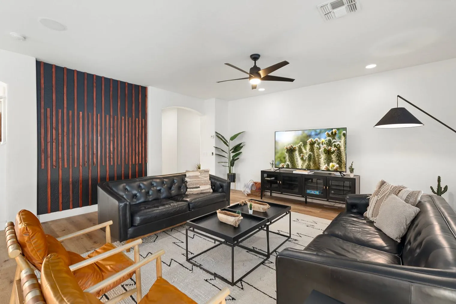 6 bed, 3.0 bath, 3498 sqft, $22,107 — Photo 4