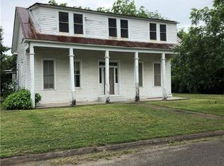 702 E Newman St, Cuero, TX 77954