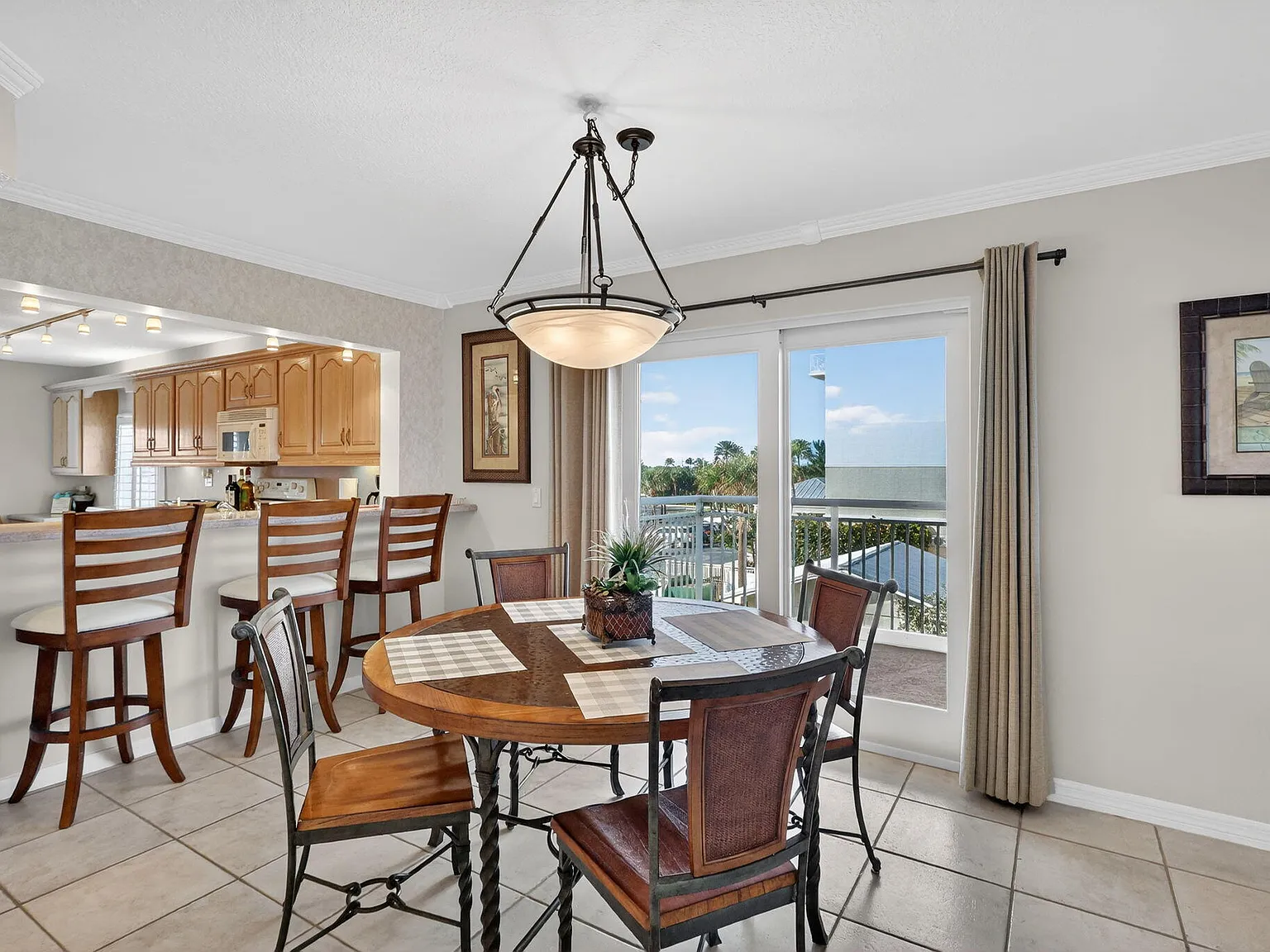 2 bed, 2.0 bath, 1298 sqft, $6,000 — Photo 4