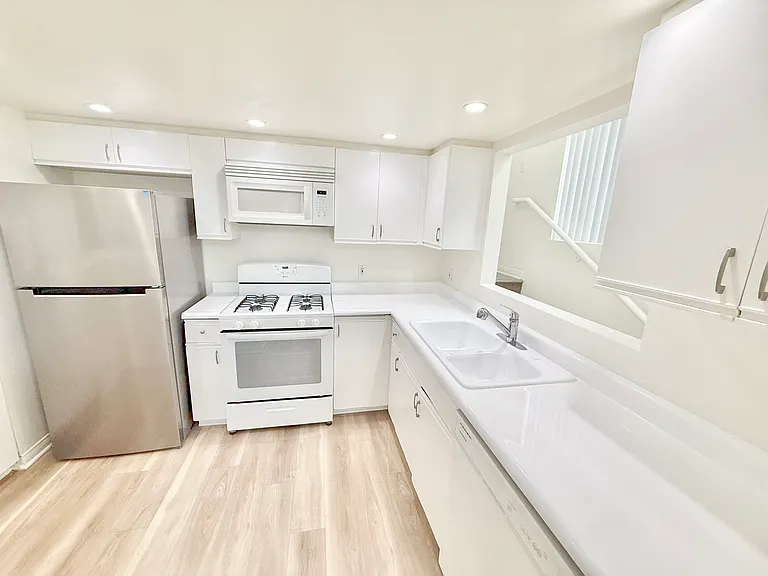 1343 26th St #101 — Photo 3