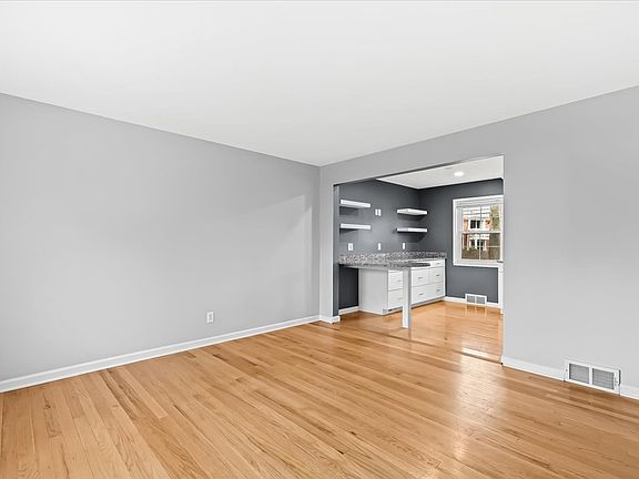 3rd image of 1858 Graefield Rd