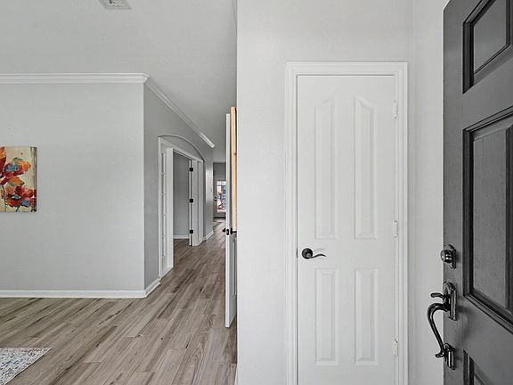3rd image of 8122 Hardy Elm St