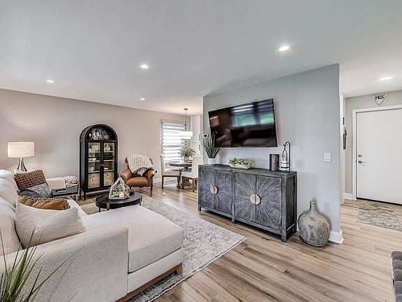 4th image of 1005 Summit Dr #D