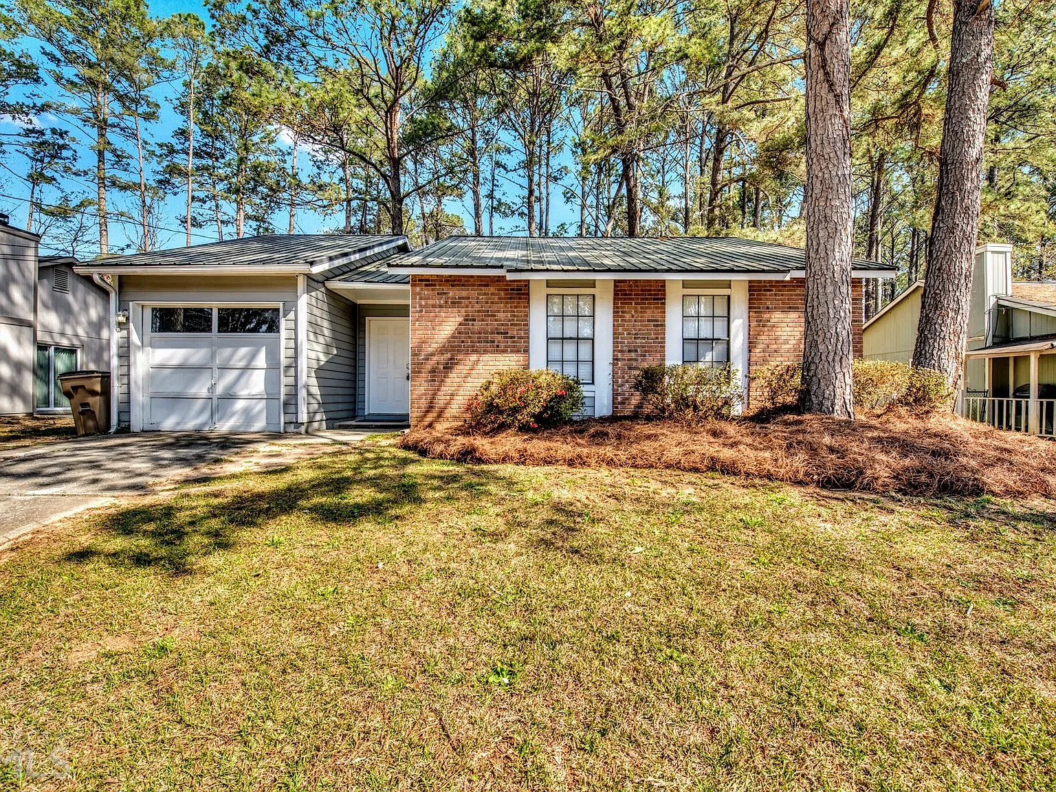 3 bed, 2.0 bath, 100 sqft, $4,450 — Photo 2