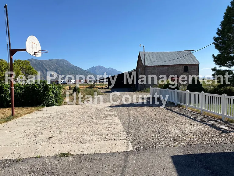 1285 W Utah Ave — Photo 43
