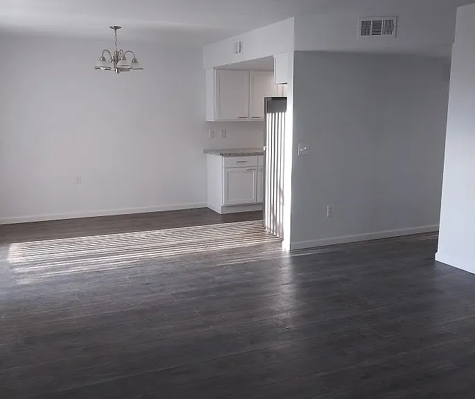 140 Bradshaw Dr #4 — Photo 12