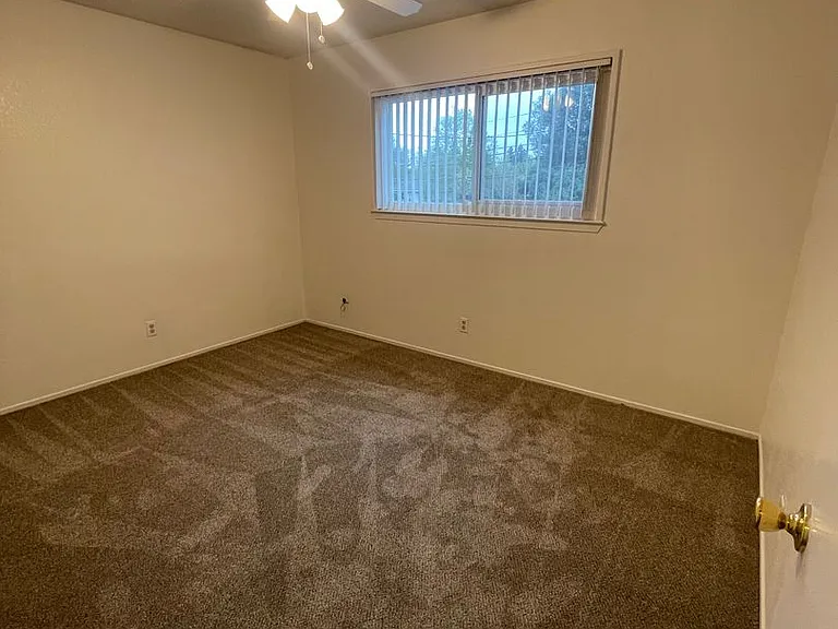 0674 - 372/374 Rio Lindo Ave — Photo 6