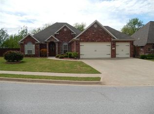 5750 S Chanberry Ln, Rogers, AR 72758