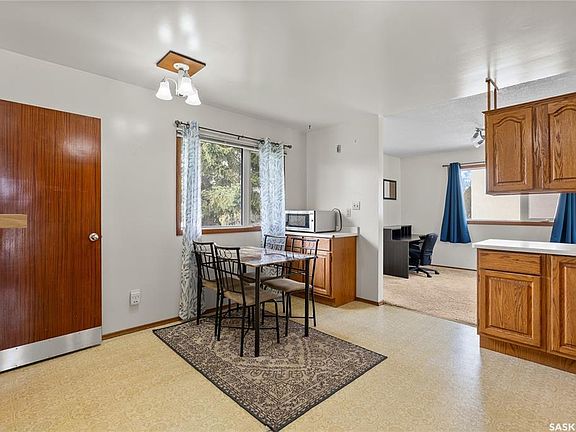 5th image of 404 6th Ave W