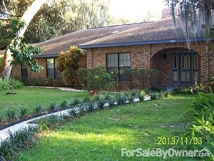 Primary Entrance Way : Front walk to cul-de-sac island