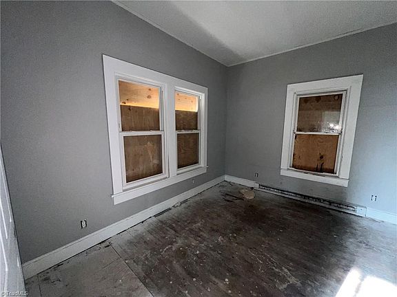 5th image of 517 E Bragg St