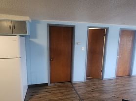 1528 S Cushman