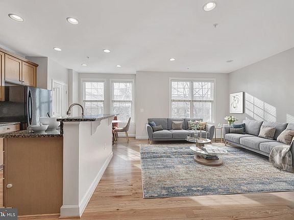 4th image of 502 Triadelphia Way
