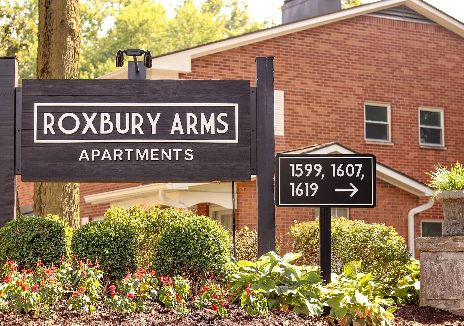 Roxbury Arms 1599 Roxbury Rd, Columbus, OH43212 — Photo 2