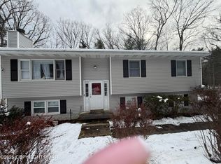 606 Rimrock Rd, Bartonsville, PA 18321