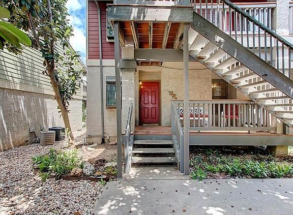 Private front porch and garden space