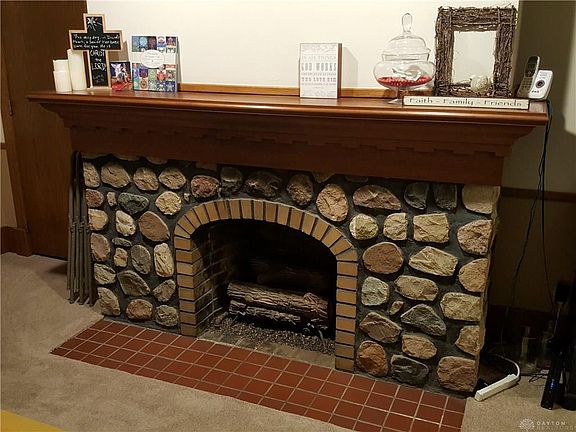 3rd image of 638 N Broadway St