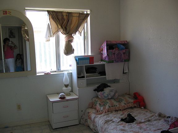 4th image of 4844 Chapman Dr