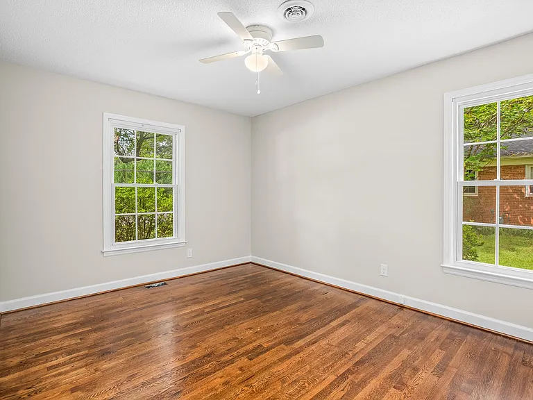 701 N Peace Haven Rd — Photo 24