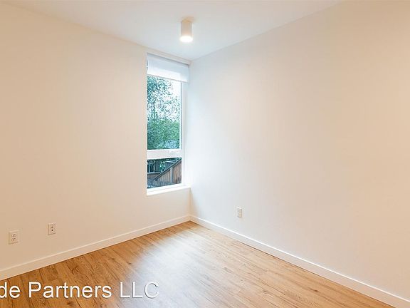 5th image of 2119 13th Ave S #11462033