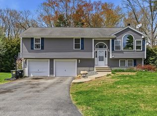 19 Fairfield Dr, Dudley, MA 01571
