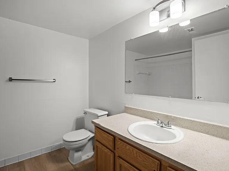 Willow Tree Apartments — Photo 34