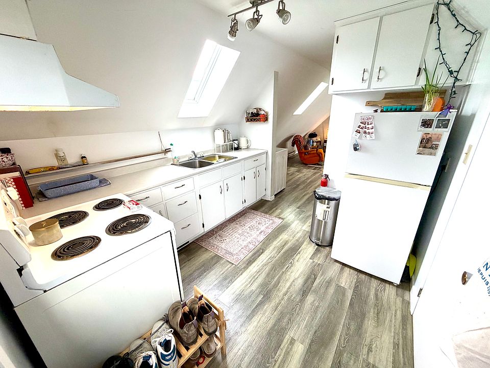 1st image of 372 Charlotte St #372