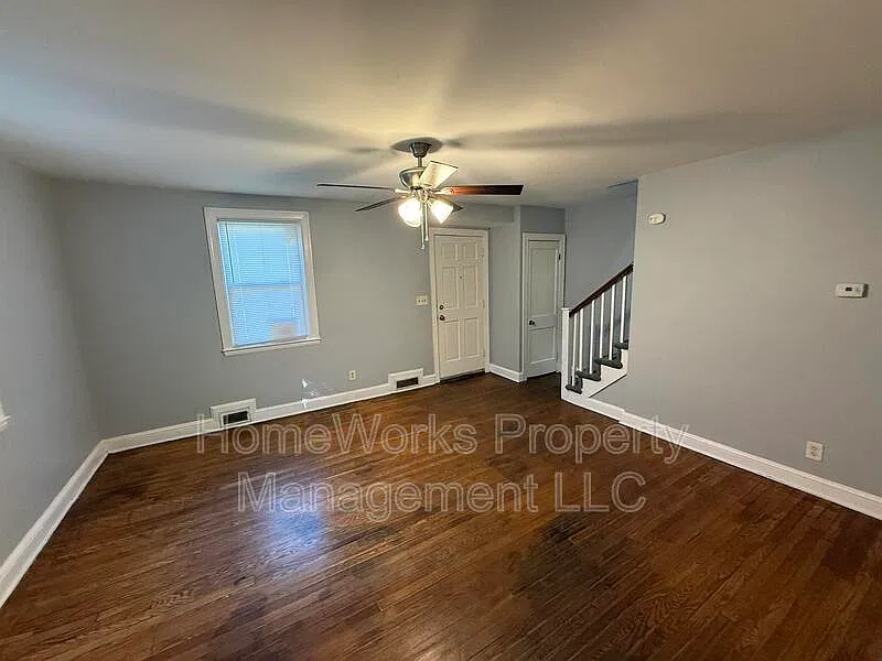 3 bed, 1.5 bath, 1140 sqft, $1,649 — Photo 3
